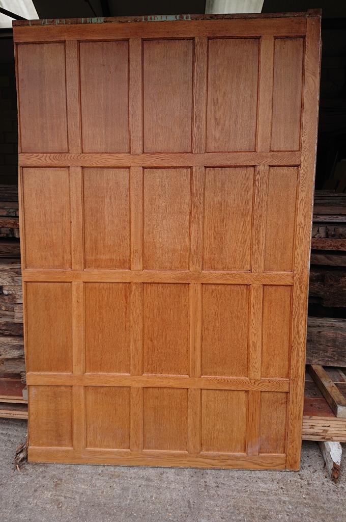 <p>Solid Oak frame panneling with oak veneer panels.</p><p>Reclaimed from a 1950s mock tudor house.</p><p>2.15 and 1meter in height, around 34 m2</p>